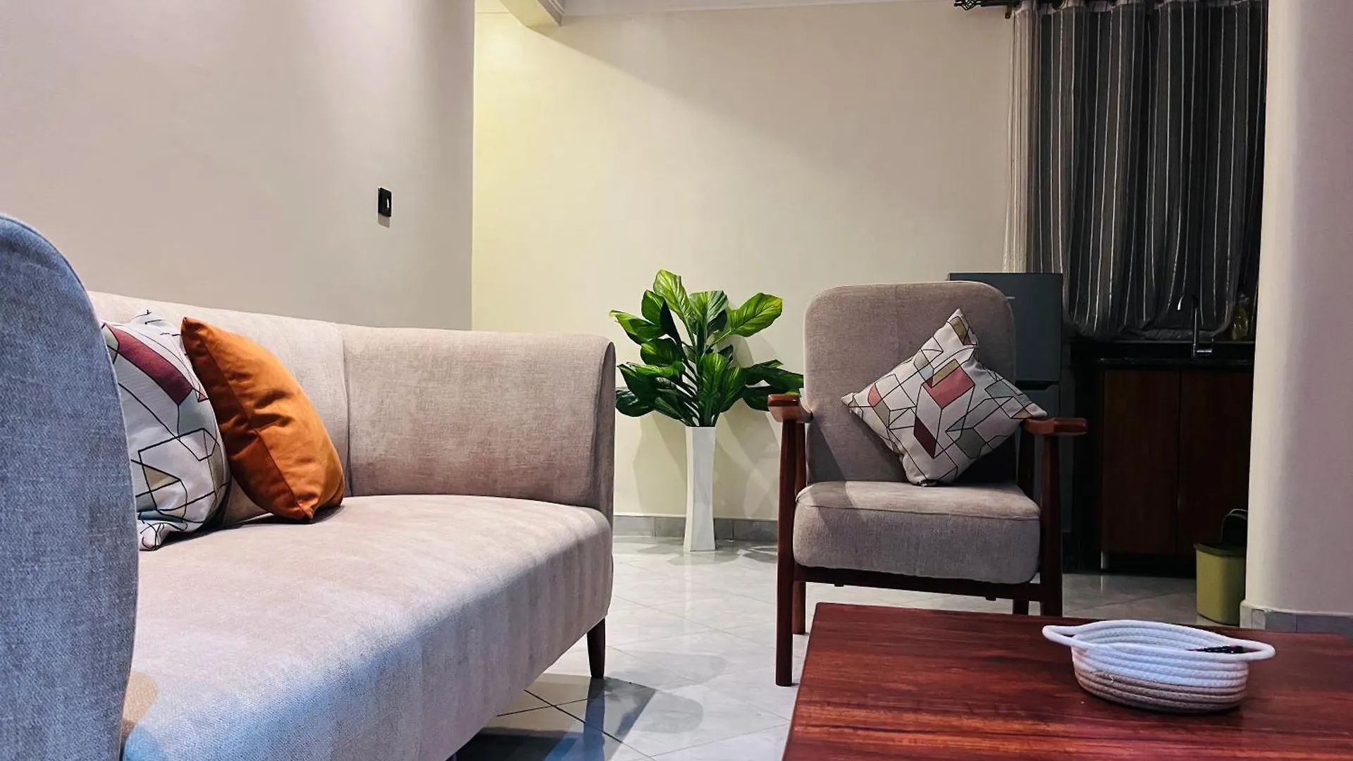 Reto Luxury Homes 1 Bedroom Apartment Καμπάλα