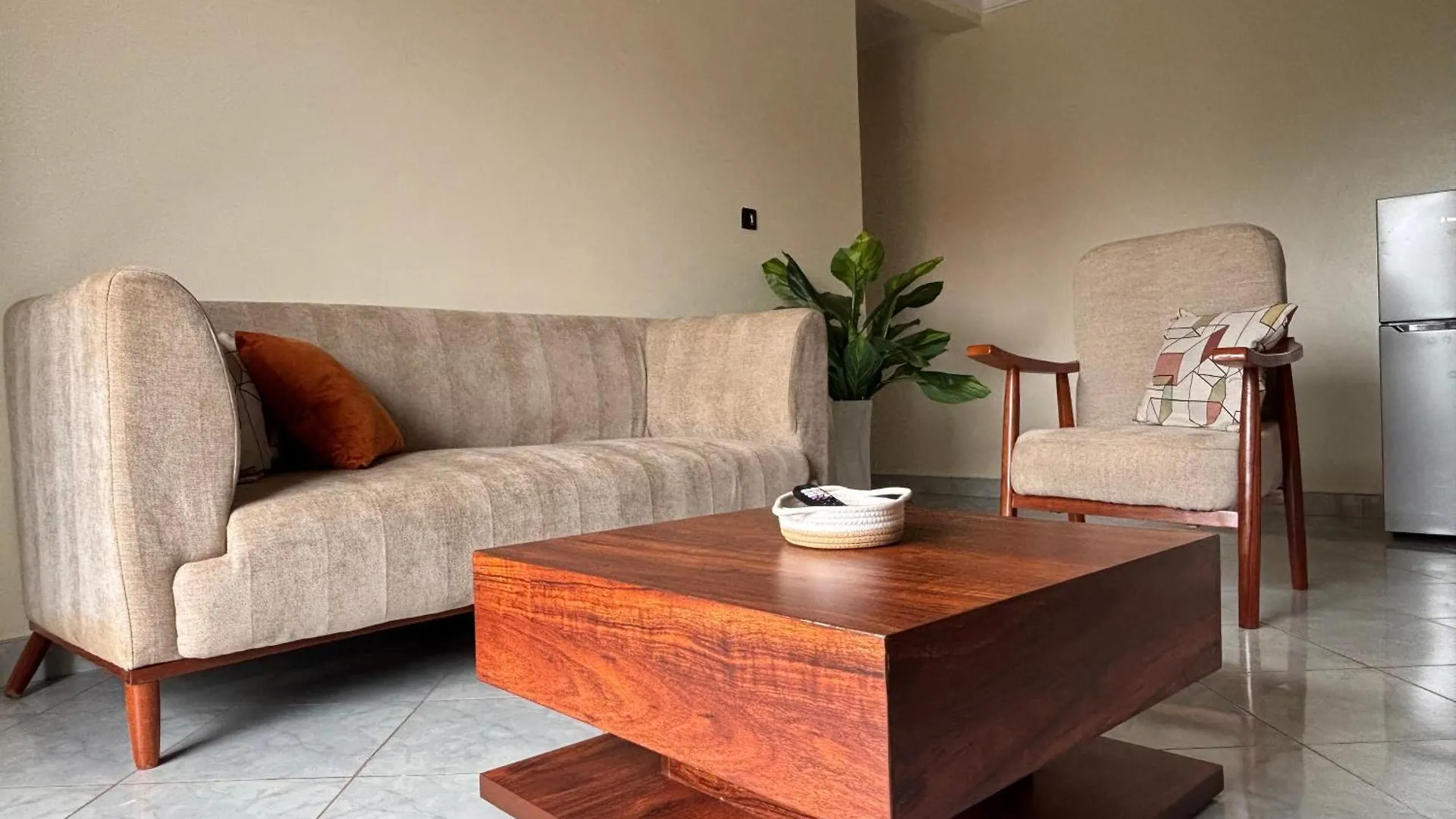 Reto Luxury Homes 1 Bedroom Apartment Καμπάλα