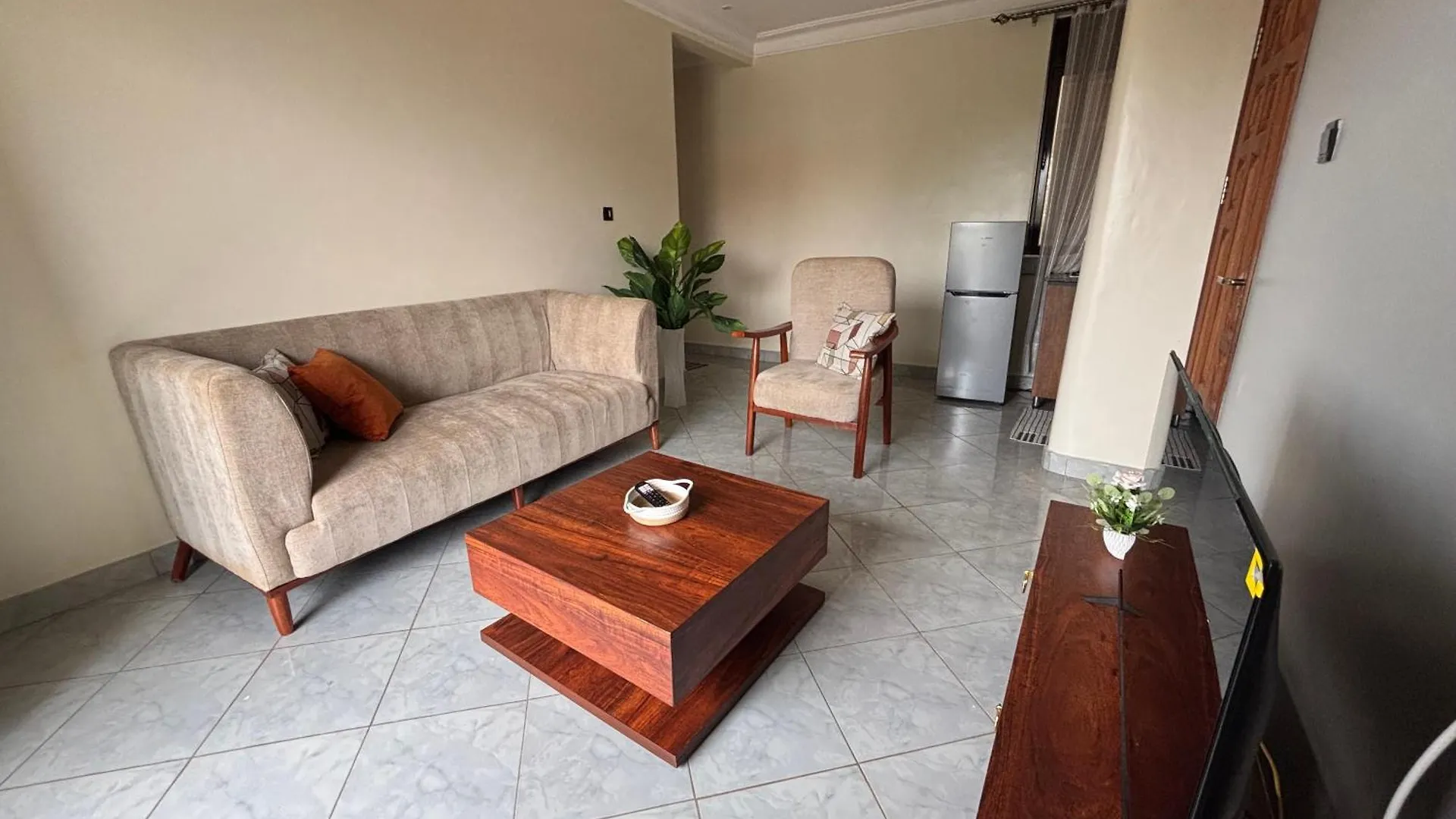 Reto Luxury Homes 1 Bedroom Apartment Καμπάλα
